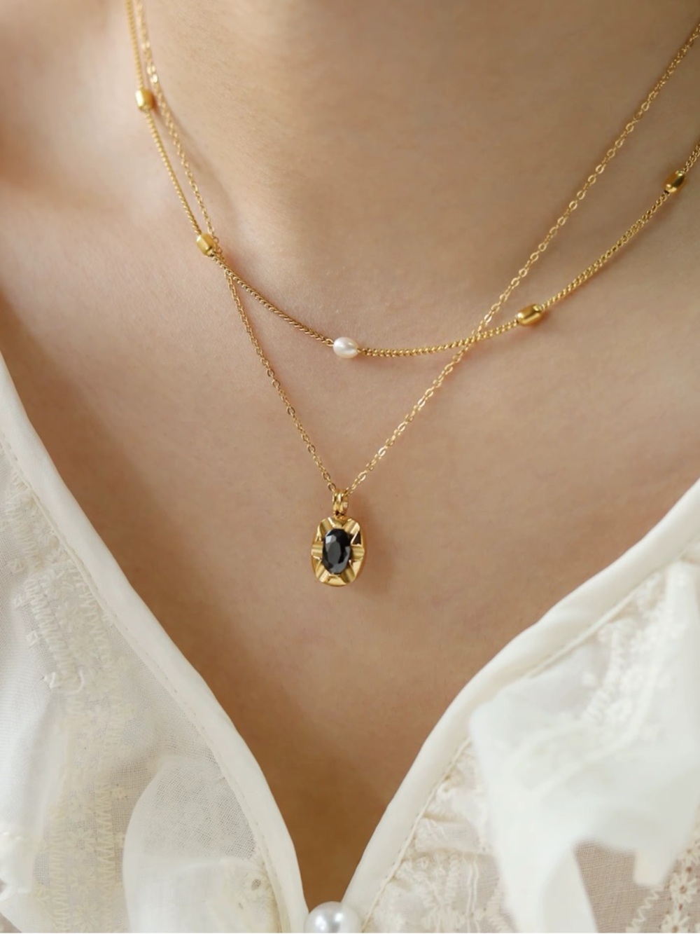 18K Gold Plated Vintage-Inspired Oval Black Stone Pendant Necklace - Picture 3 of 12